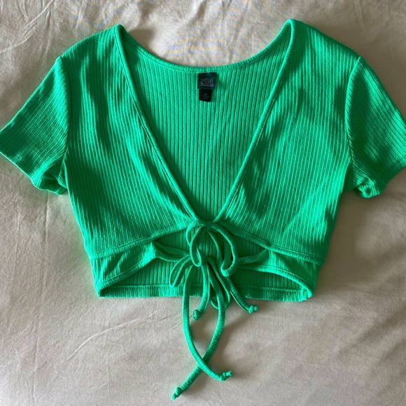 Beautiful Green Crop Top - Picture 1 of 3